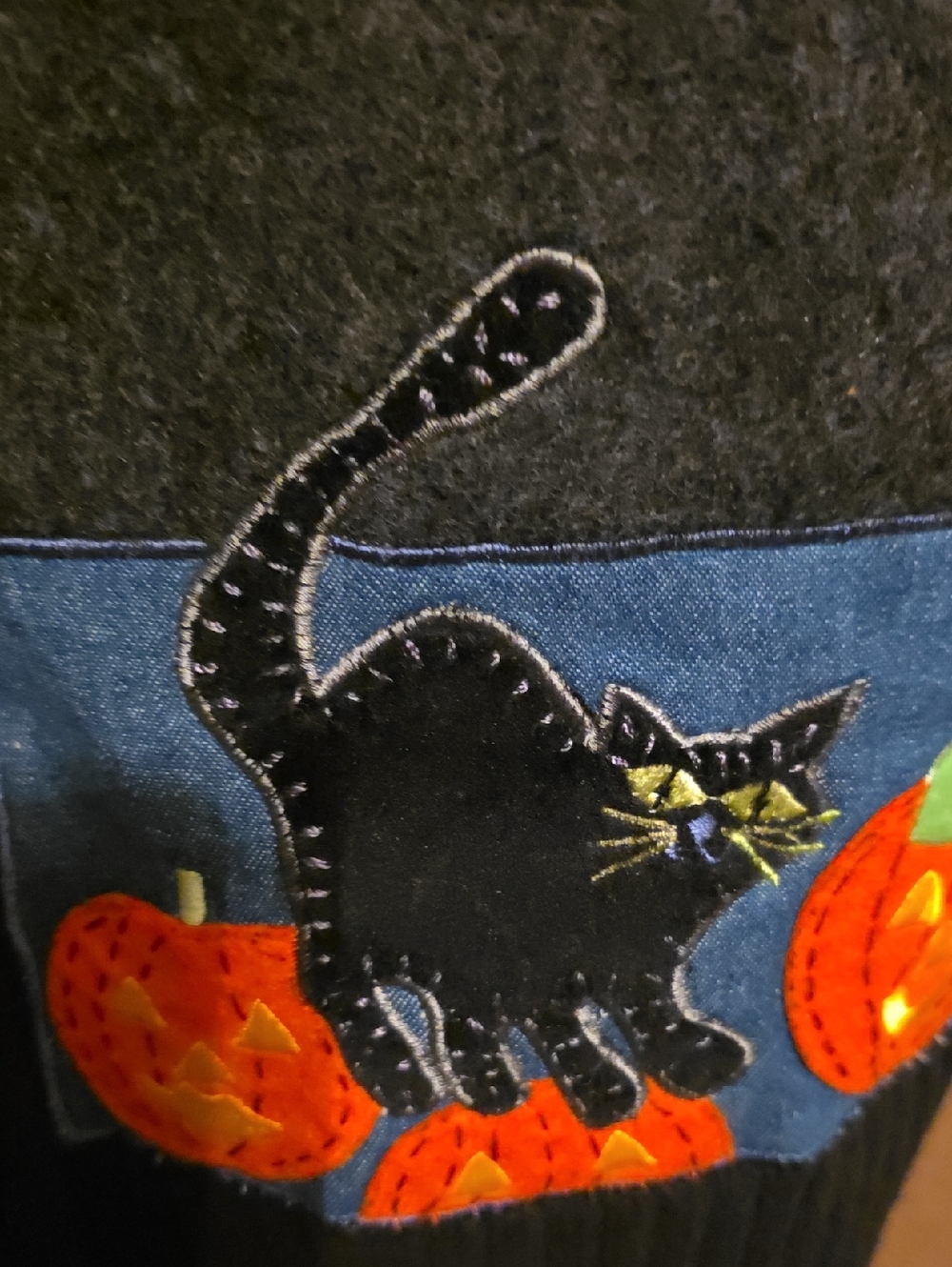 Black Halloween Sweater Vest with Pumpkins & Cats L - Picture 5 of 5